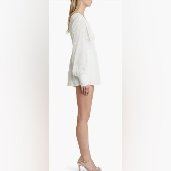 YLLW the Label White Alora Deep V Neckline Embroidered Playsuit Romper NEW Sz M - Picture 7 of 7
